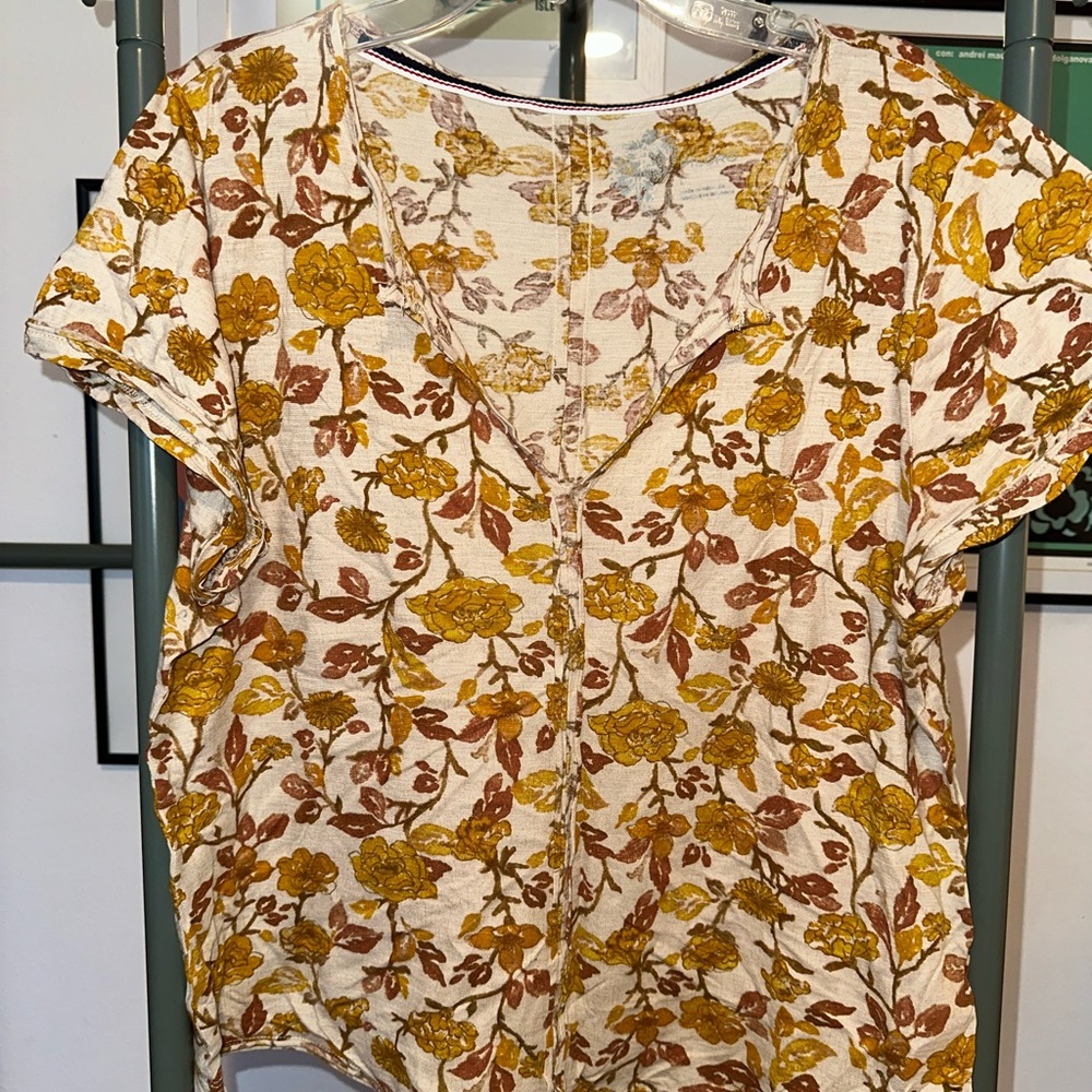 Anthropologie Floral split neck T